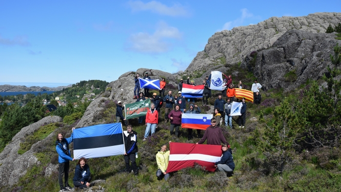 Jaunie reindžeri ar visu dalībvalstu karogiem