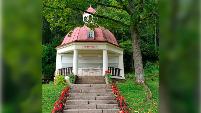 Paviljons "Bundulītis" Siguldā pie Gūtmaņalas