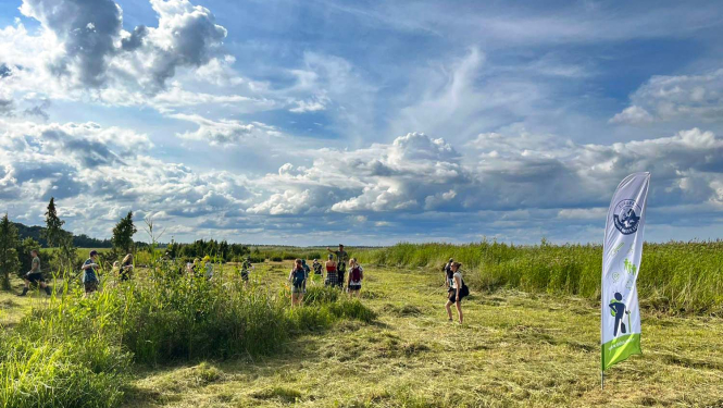 Jaunie reindžeri siena talkā