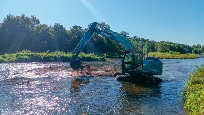 Straujteču tīrīšana Salacā