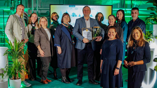 Divu Dabas aizsardzības pārvaldes īstenojamo LIFE programmas projektu - LIFE REEF un LIFE FOR SPECIES - darbinieki konkursa “LIFE Balva 2025” balvu pasniegšanas ceremonijā.