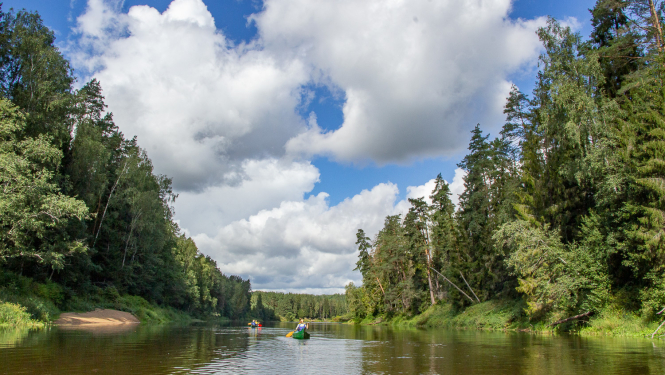 Ūdenstūristi Gaujā. Gaujas Nacionālais parks