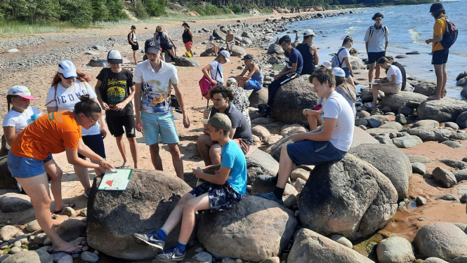 Jaunie reindžeri Vidzemes akmeņainajā jūrmalā