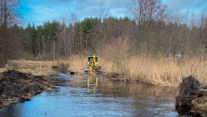 Tīrīšanas darbi Vecslocenes upē