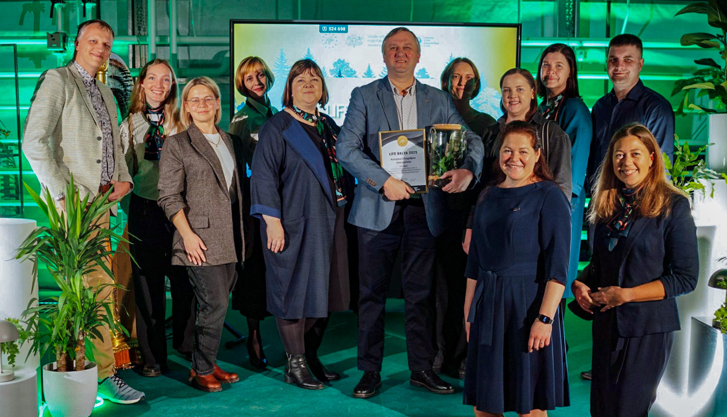 Divu Dabas aizsardzības pārvaldes īstenojamo LIFE programmas projektu - LIFE REEF un LIFE FOR SPECIES - darbinieki konkursa “LIFE Balva 2025” balvu pasniegšanas ceremonijā.