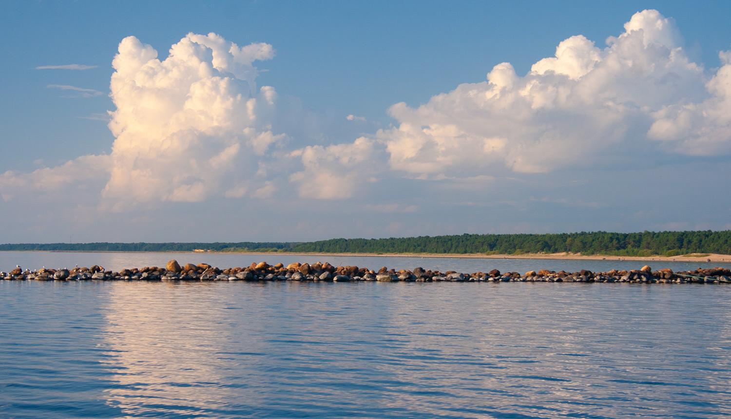 Jūras ainava ar molu.
