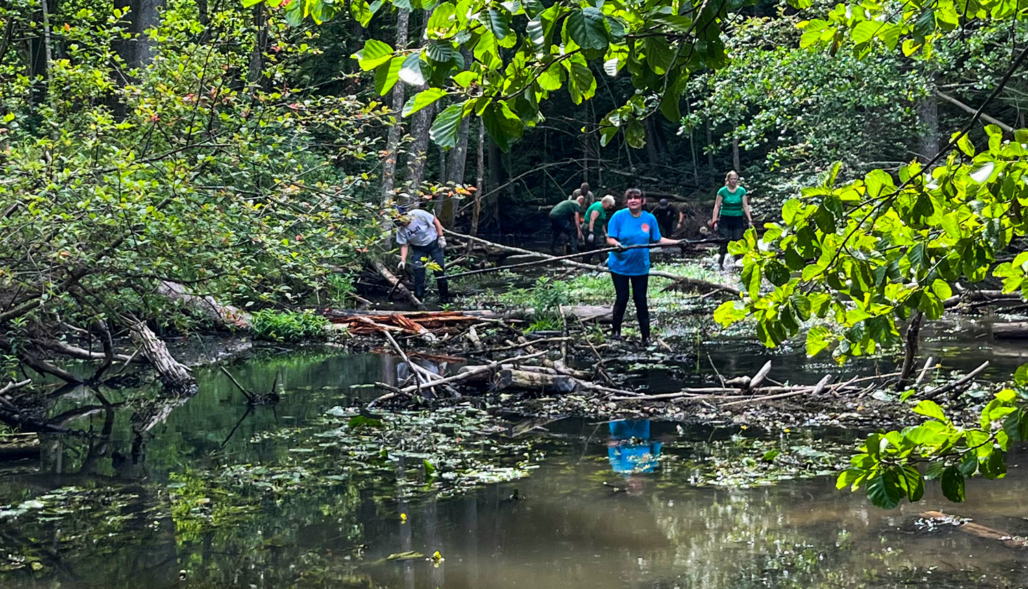 Upes straujteces attīrīšana